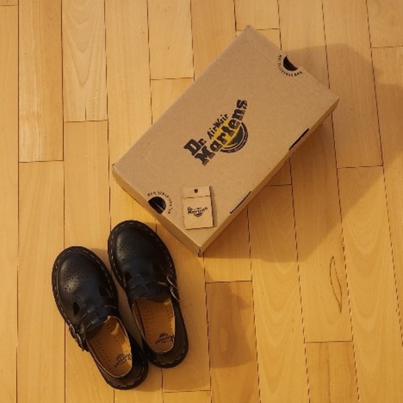 Dr. Martens '8065' Mary Jane - Picture 2 of 9